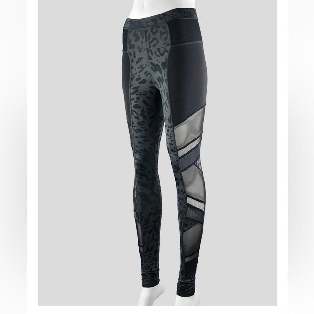Lululemon just breathe leggings in black animal swirl size 6